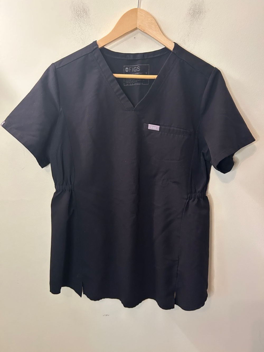 Figs Women’s Black V-Neck Short Sleeve Maternity Scrub Top Size M